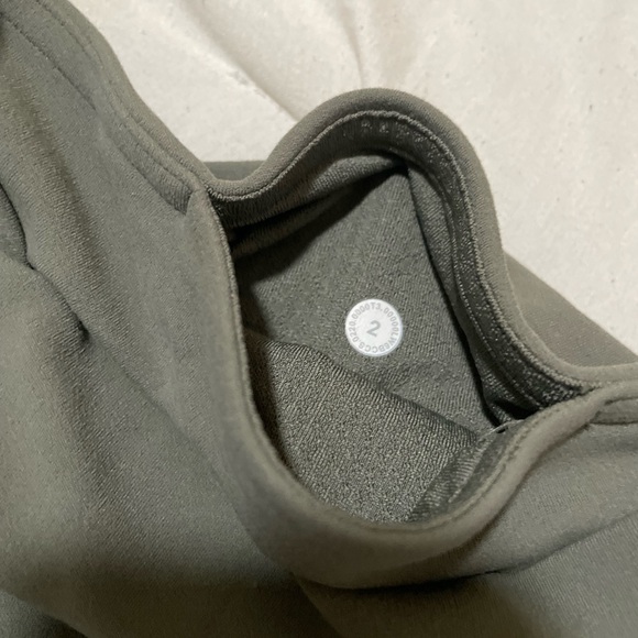 Lululemon leggings size 2 - Picture 3 of 3